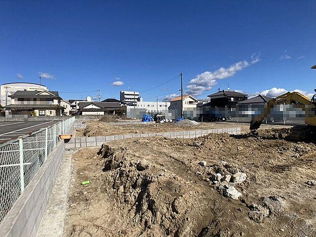 空港通りや松山環状線へのアクセス良好な立地♪車ですぐの場所にスーパーやコンビニ・ドラッグストアがあり生活便利です♪