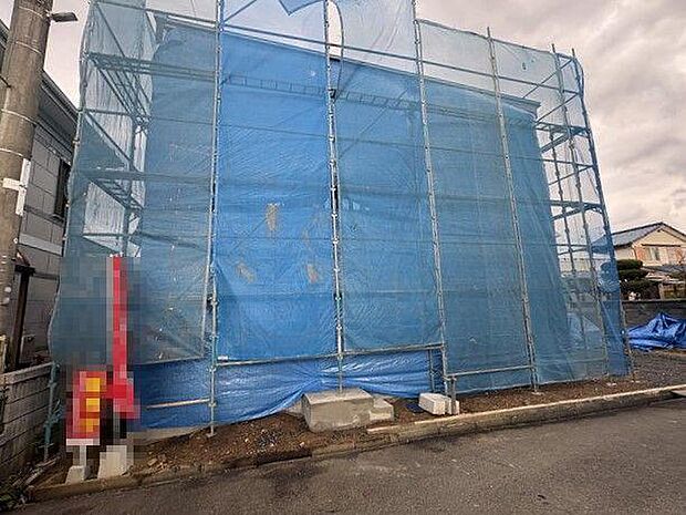 リビング階段♪2階へ上がる際に必ずリビングを通るため、家族が顔を合わせる機会が増えます♪