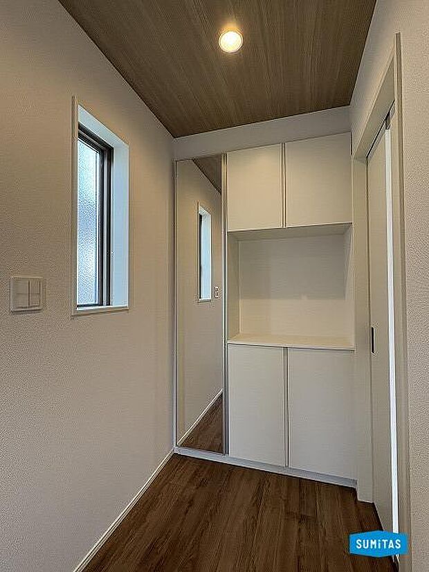 玄関の姿見でチェック♪行ってきます!