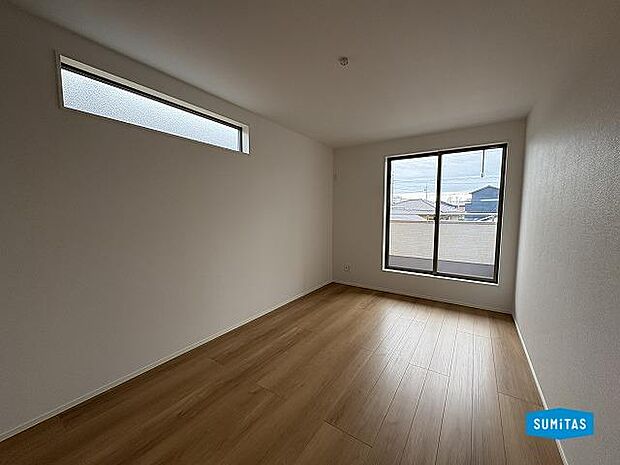 2階南東側洋室(約7.5帖)からバルコニーに出られます。