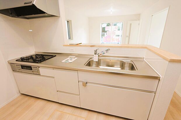 ※画像はイメージです3口ガスコンロ付きのシステムキッチン♪
