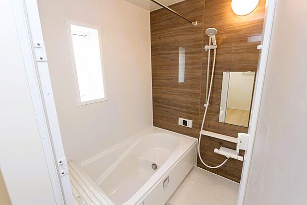 ※画像はイメージです浴室には窓もあり通風・彩光に優れています♪