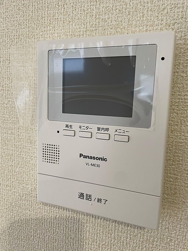 インターホンのモニターで来客者の顔が確認できて安心です♪録画や音量調整などの機能も付いています♪             