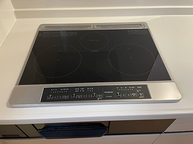 火を使わないIHクッキングヒーターで安心♪お子様とお料理も楽しめます♪温度調節や揚げ物用の設定も充実しています♪魚焼きグリルもお手入れしやすく嬉しい作りです♪