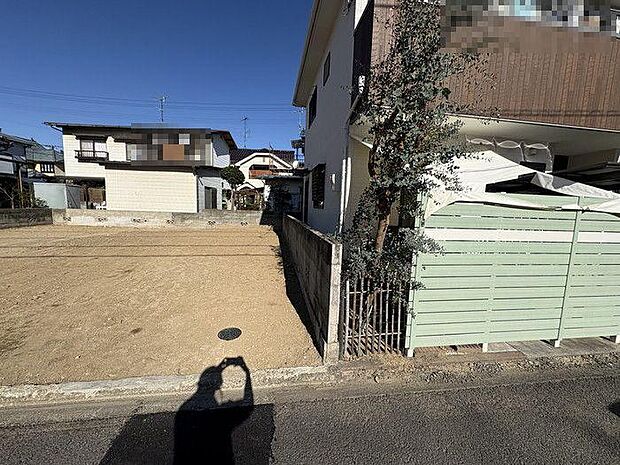 トイレは1階と2階の2か所に設置しました。朝の忙しい時間帯も家族で譲り合う必要がなく、スムーズに準備ができます。小窓付きで換気もできます♪