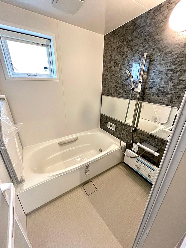 バスユニットはゆったり空間の1坪タイプ♪