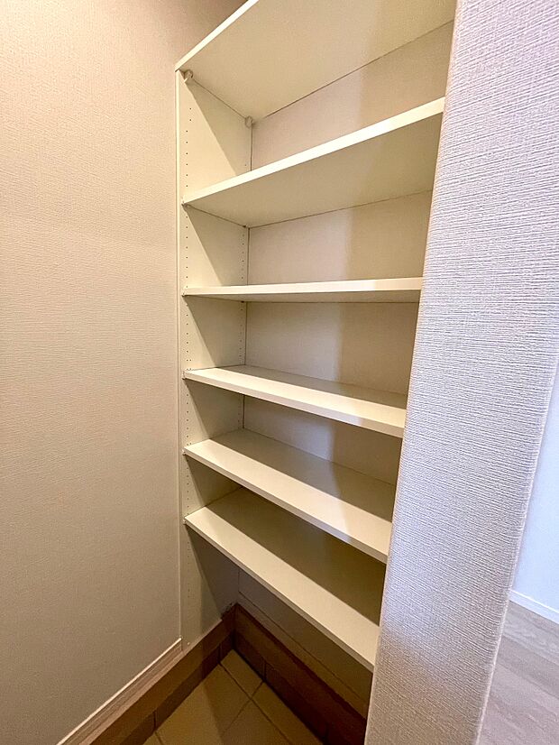 玄関脇のたっぷり入る土間収納♪
