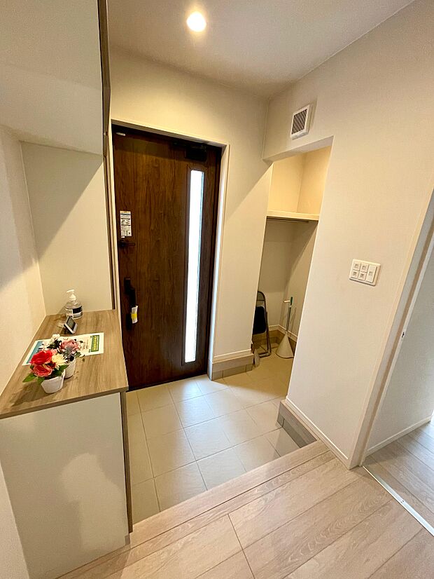 土間収納のあるゆったりとした玄関スペース♪