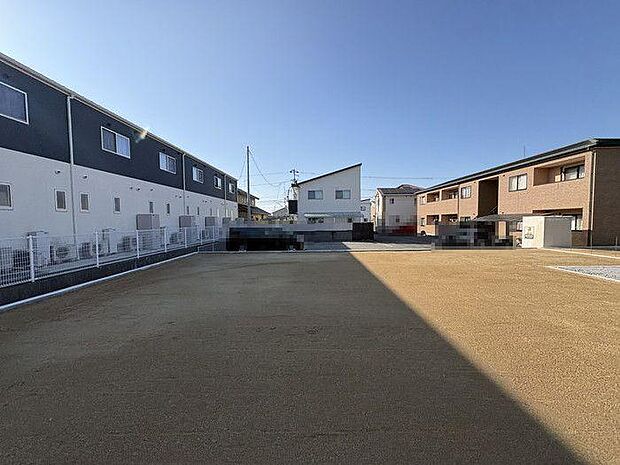 バス停まで徒歩約5分♪通勤・通学に便利！中心地へも楽々アクセスできるので、お休みの日のお出かけも楽しくりますね♪