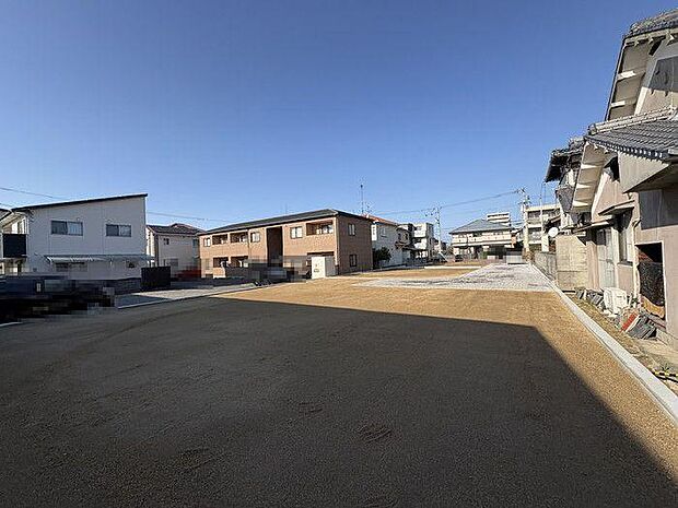 ゆったりとした土地面積なので、駐車場や庭スペースが多く欲しい方にもオススメです♪