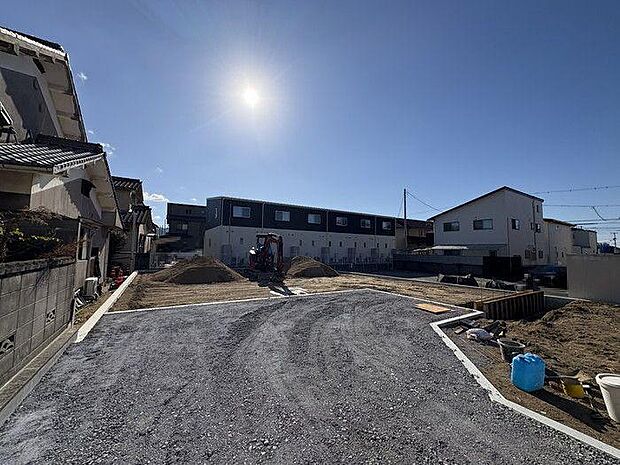 バス停まで徒歩約5分♪通勤・通学に便利！中心地へも楽々アクセスできるので、お休みの日のお出かけも楽しくりますね♪