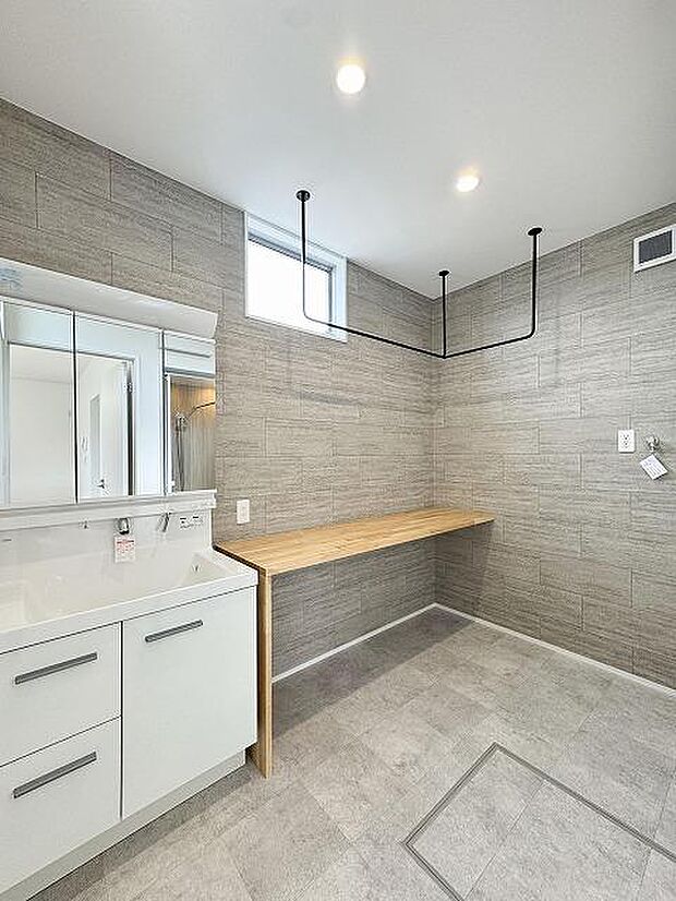 ランドリースペースも兼ね備えた洗面脱衣所