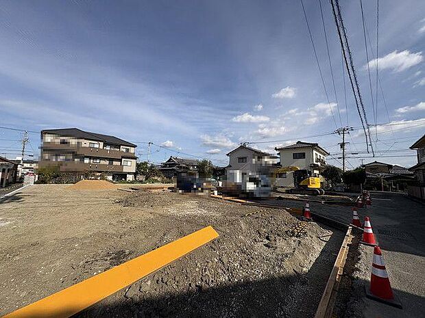 雨の日や花粉の季節に大活躍する浴室乾燥機を完備。夜間の洗濯も気兼ねなくでき、家事のスケジュールが自由に♪