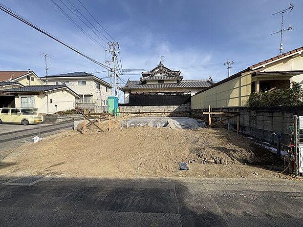 浴室は、1坪の広さを確保♪足を伸ばしてゆったりと寛げる癒しの空間です。浴室乾燥機を標準装備しているため、雨の日や花粉の季節でも洗濯物をカラッと乾かせ、カビの発生も抑えて清潔に保てます。