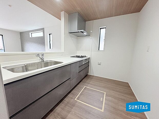 床下収納など収納豊富なキッチンです◎