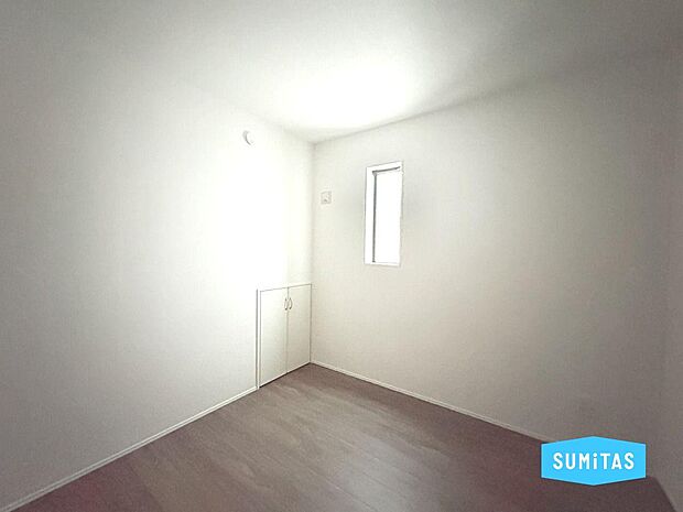 1階LDK横の4.5帖の洋室