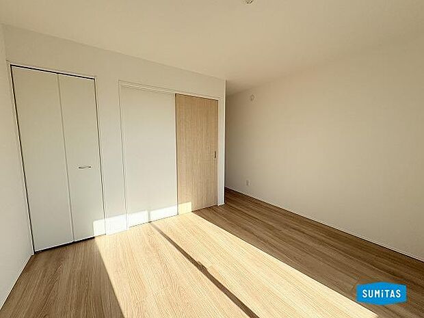 ウォークインクローゼットが2つ付いていて収納豊富なお部屋です♪