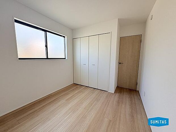 2階 5.2帖の洋室です♪