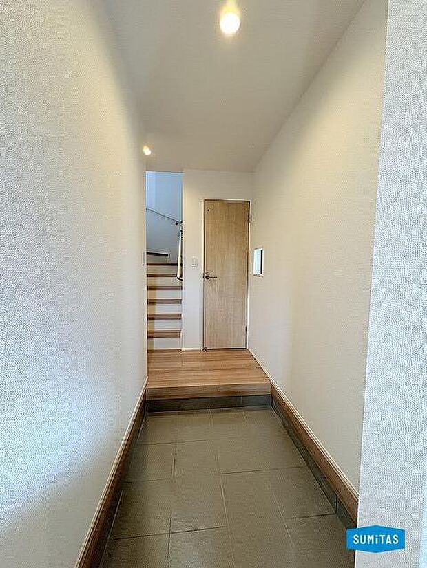 SICにはお好きな収納グッズで上着などの収納も出来ます♪