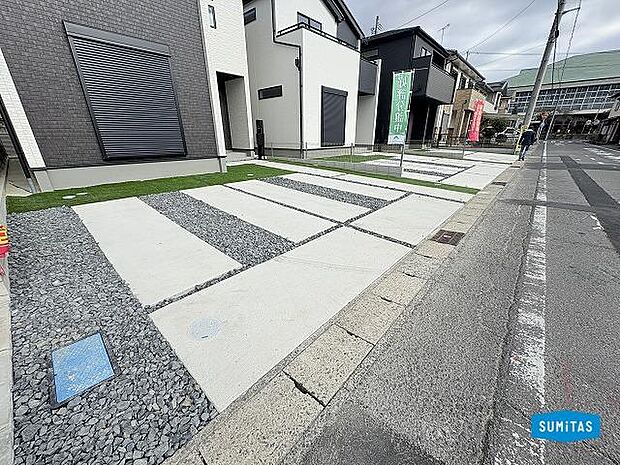 並列2台駐車可能です◎（車種によります）