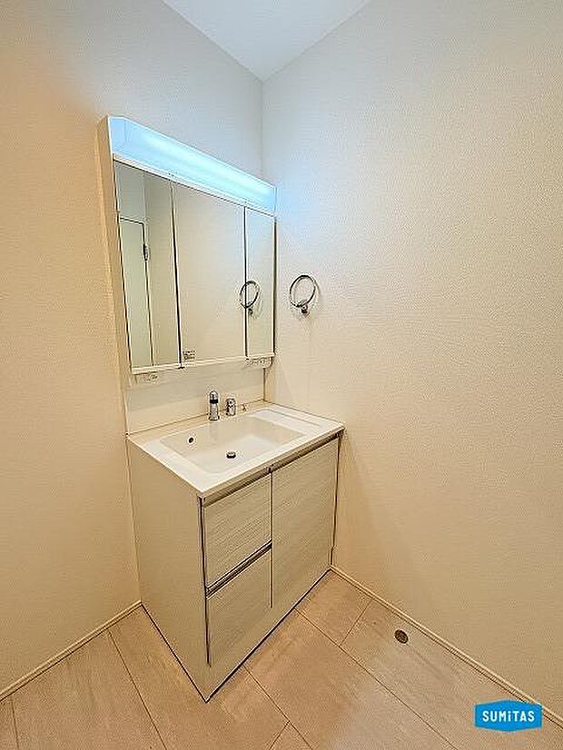 3面鏡付きで毎朝の準備もばっちり◎