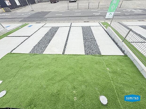 芝生ではお子様が楽しく遊ぶ姿が想像できます。なわとび飛ぶかな…!(^^)!