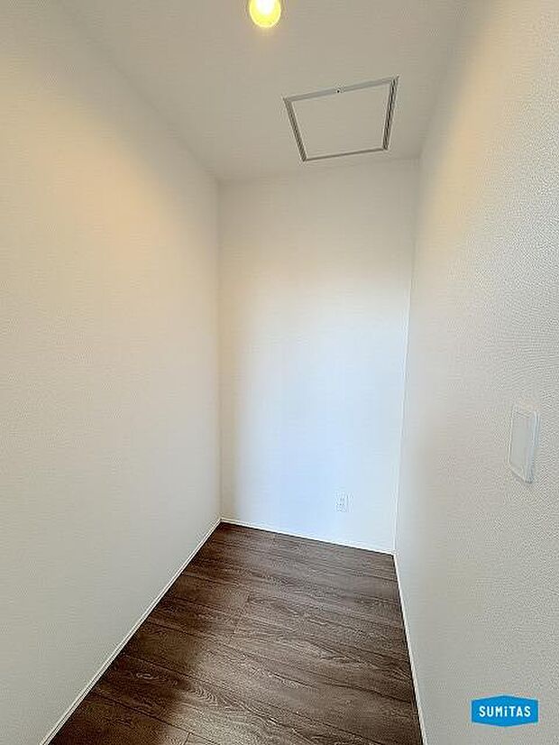 2階洋室(約7.5帖)のウォークインクロゼット