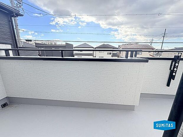 バルコニーへは2室から出られます