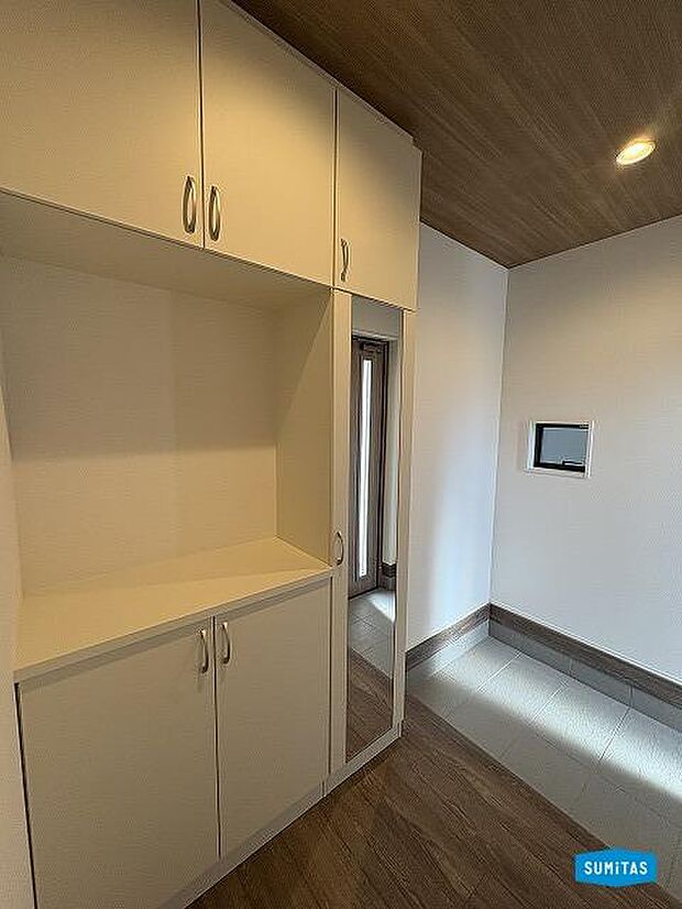 玄関収納もたっぷり