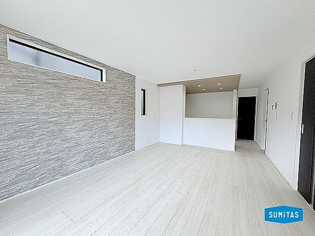 アクセントクロスがお洒落な17帖のLDK♪