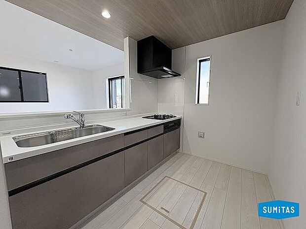 床下収納など収納豊富なキッチン♪