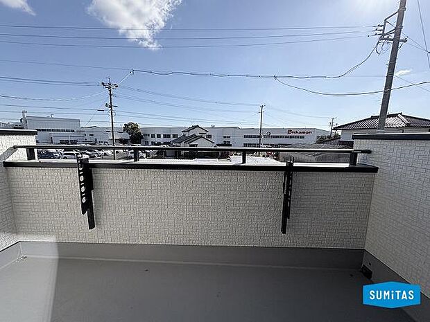 広々バルコニーでお洗濯もたっぷり干せます◎