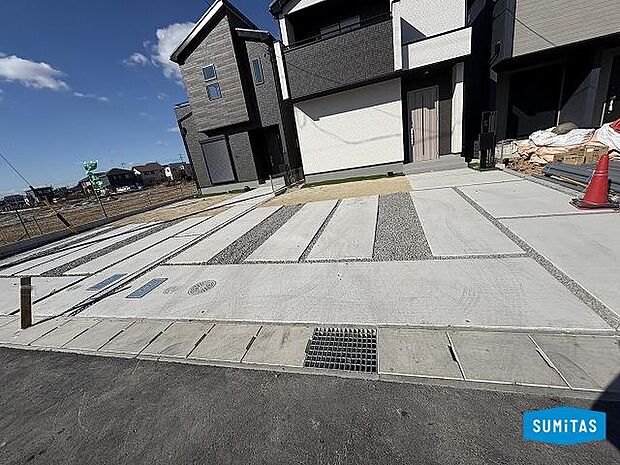 並列2台駐車可能です◎（車種によります）