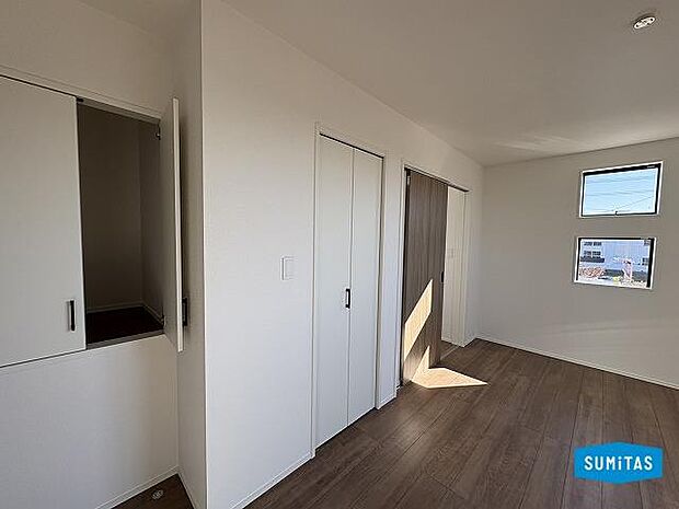 ウォークインクローゼット、書斎付きです♪