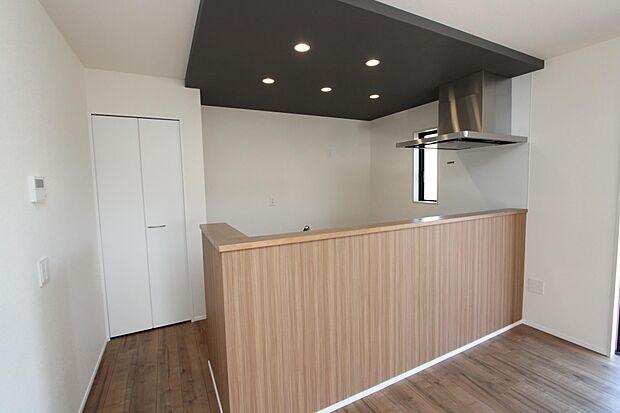 カウンターキッチンは、お子様の様子を家事をしながら見れるので安心♪