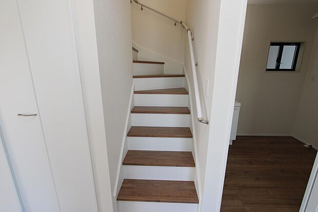段差が急ではないので、昇り降りが楽な階段です♪