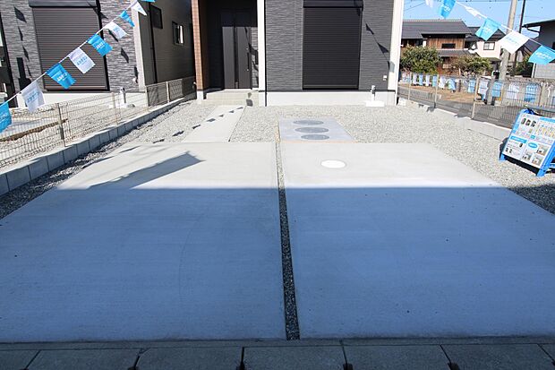 駐車場4台可能です♪但し、車種によります