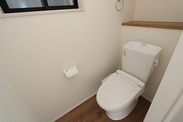 写真は1階トイレですが、2階にもあります♪