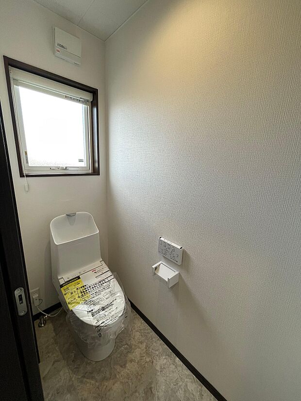 2階にもトイレがあるので混み合う朝も安心です♪ウォシュレット機能付き♪