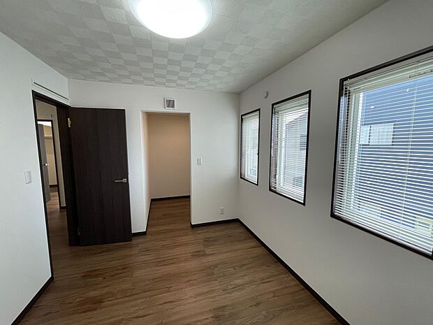 もうひとつの2階居室はお子さんの成長に合わせて活用できます♪