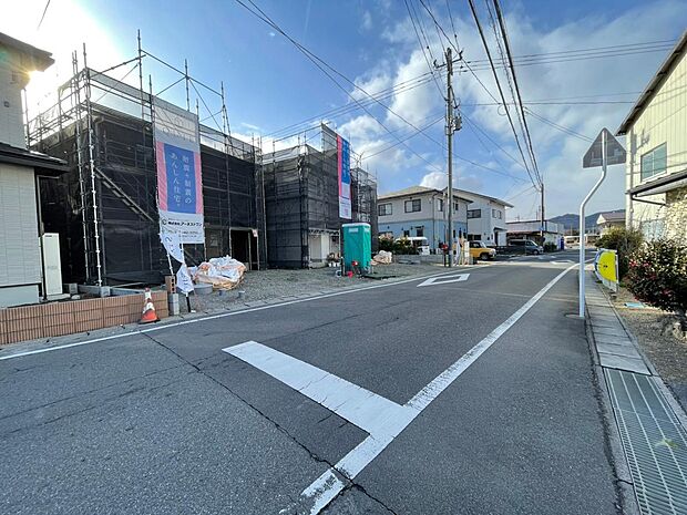 前面道路との位置関係