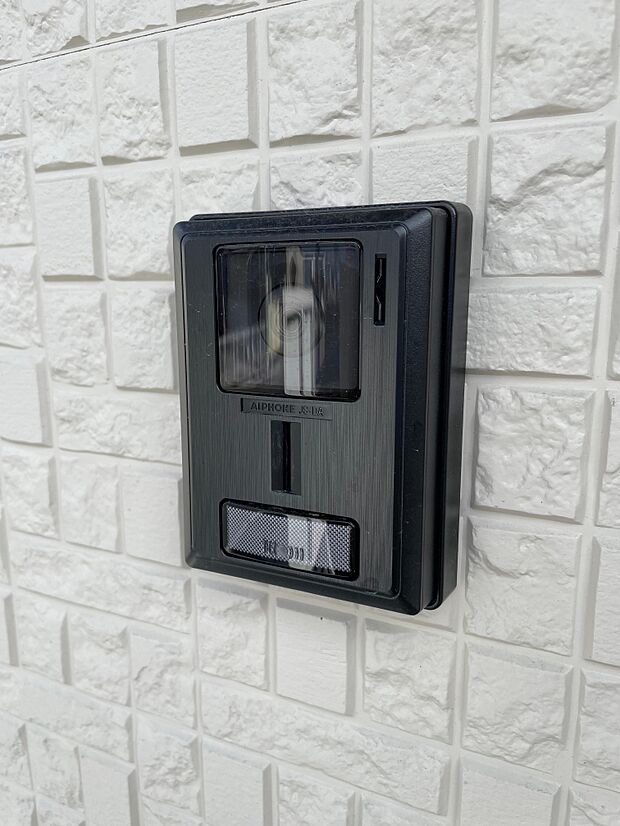 カメラ付きインターホンで防犯もバッチリ♪