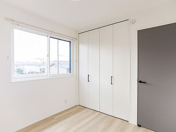 明るい採光の取れた2階居室♪