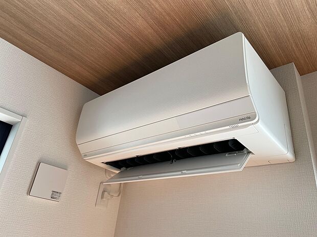 リビングには大容量のズバ暖エアコンが標準で付いています♪