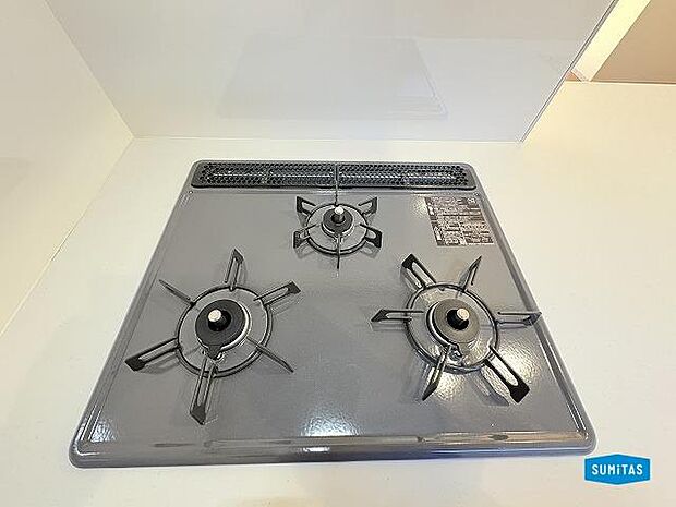 3口コンロ付きでお料理もはかどりそう