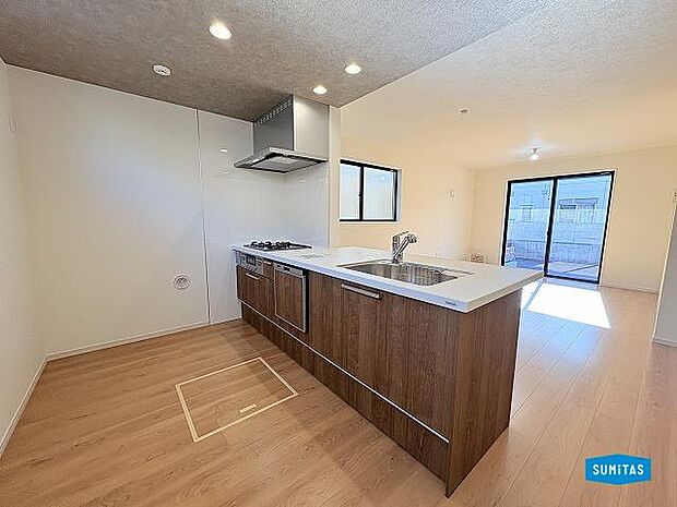 キッチンからLDの様子が見られるので安心ですね。