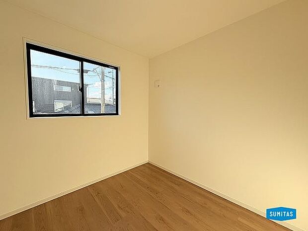 2階洋室4.5帖。2階に4部屋あります。居室として使わない場合は納戸としても◎