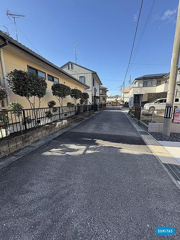 前面道路は幅員4.1m。