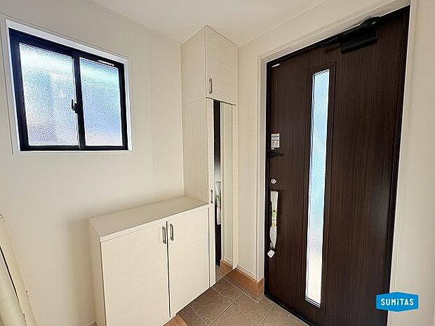 ミラー付のシューズボックスでお出かけ前の身だしなみをチェック♪