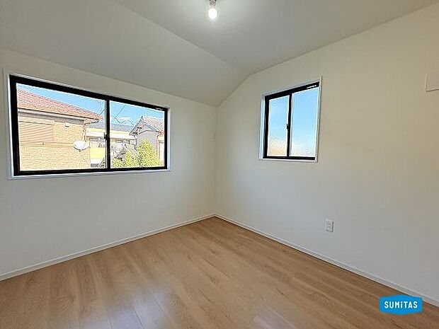 2階北東側洋室5.2帖。